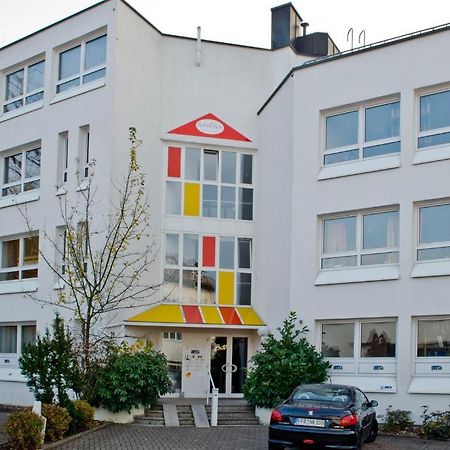 Hostel Nanina Gröbenzell Exteriör bild