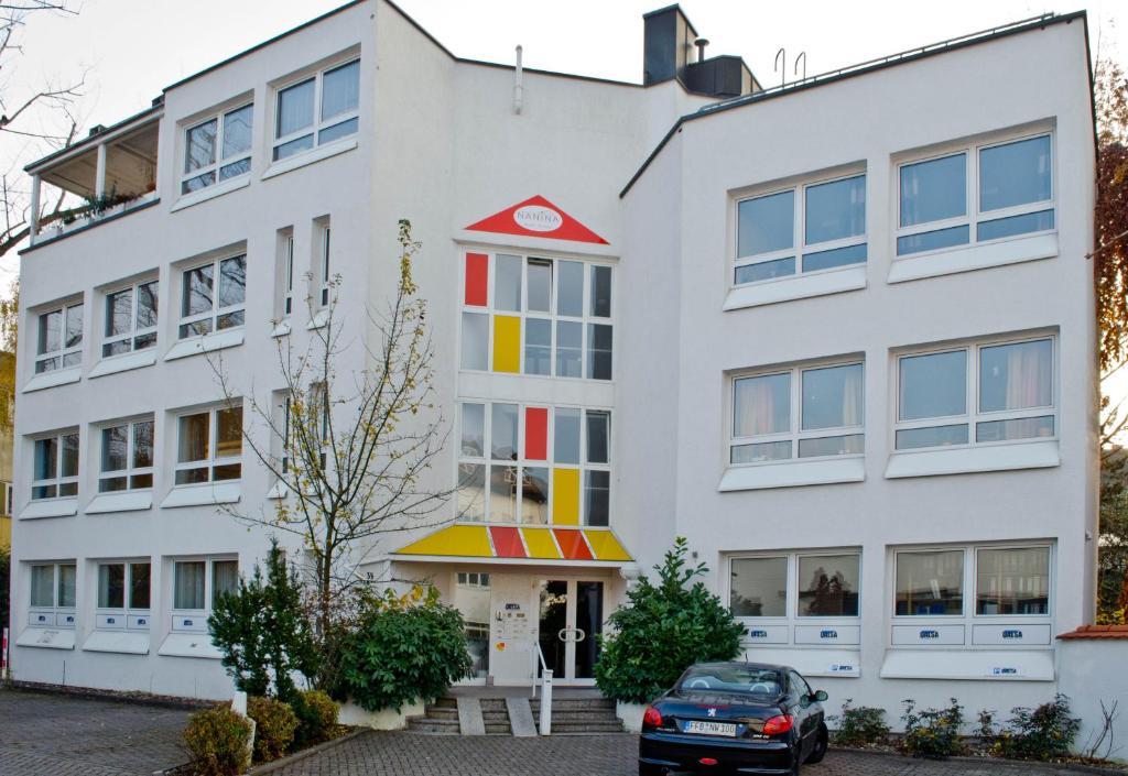 Hostel Nanina Gröbenzell Exteriör bild
