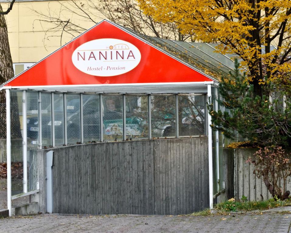 Hostel Nanina Gröbenzell Exteriör bild
