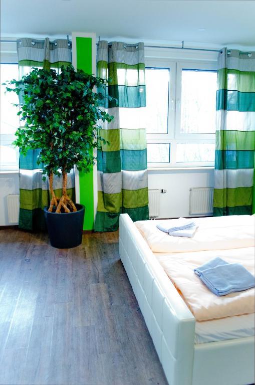 Hostel Nanina Gröbenzell Exteriör bild